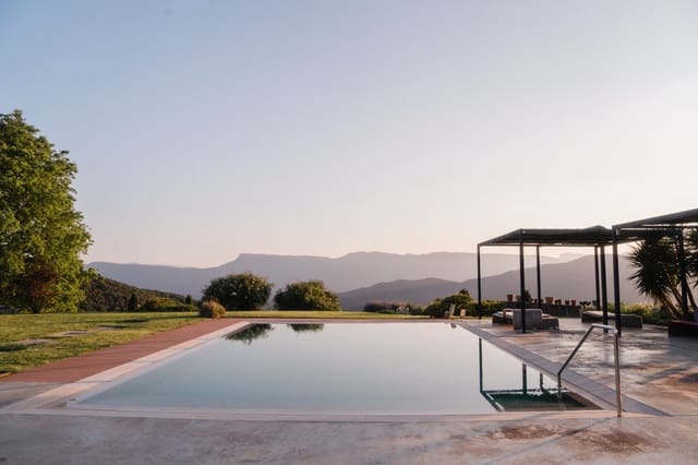 9 bedroom Finca/Country House for sale in Sant Aniol de Finestres - € 1,700,000 (Ref: 8774944)