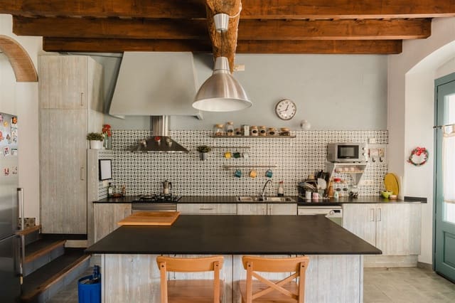 8 slaapkamer Finca/Landhuis te koop in Porqueres - € 1.600.000 (Ref: 8815198)