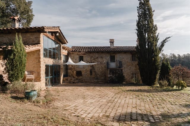 3 bedroom Finca/Country House for sale in Mieres - € 660,000 (Ref: 8913543)
