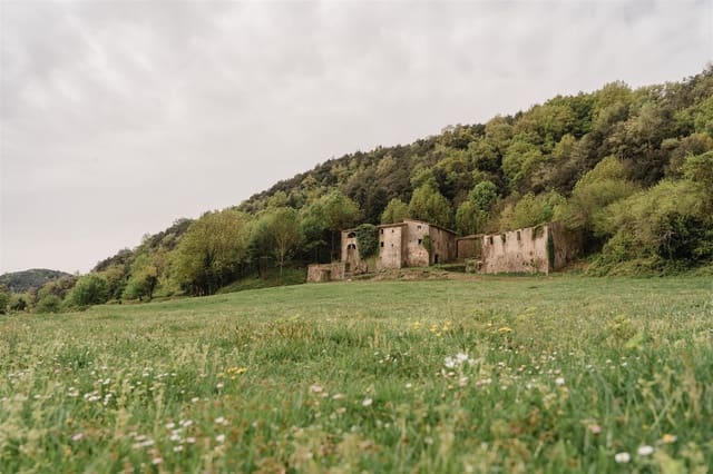Ruin for sale in Sant Aniol de Finestres - € 975,000 (Ref: 8997319)