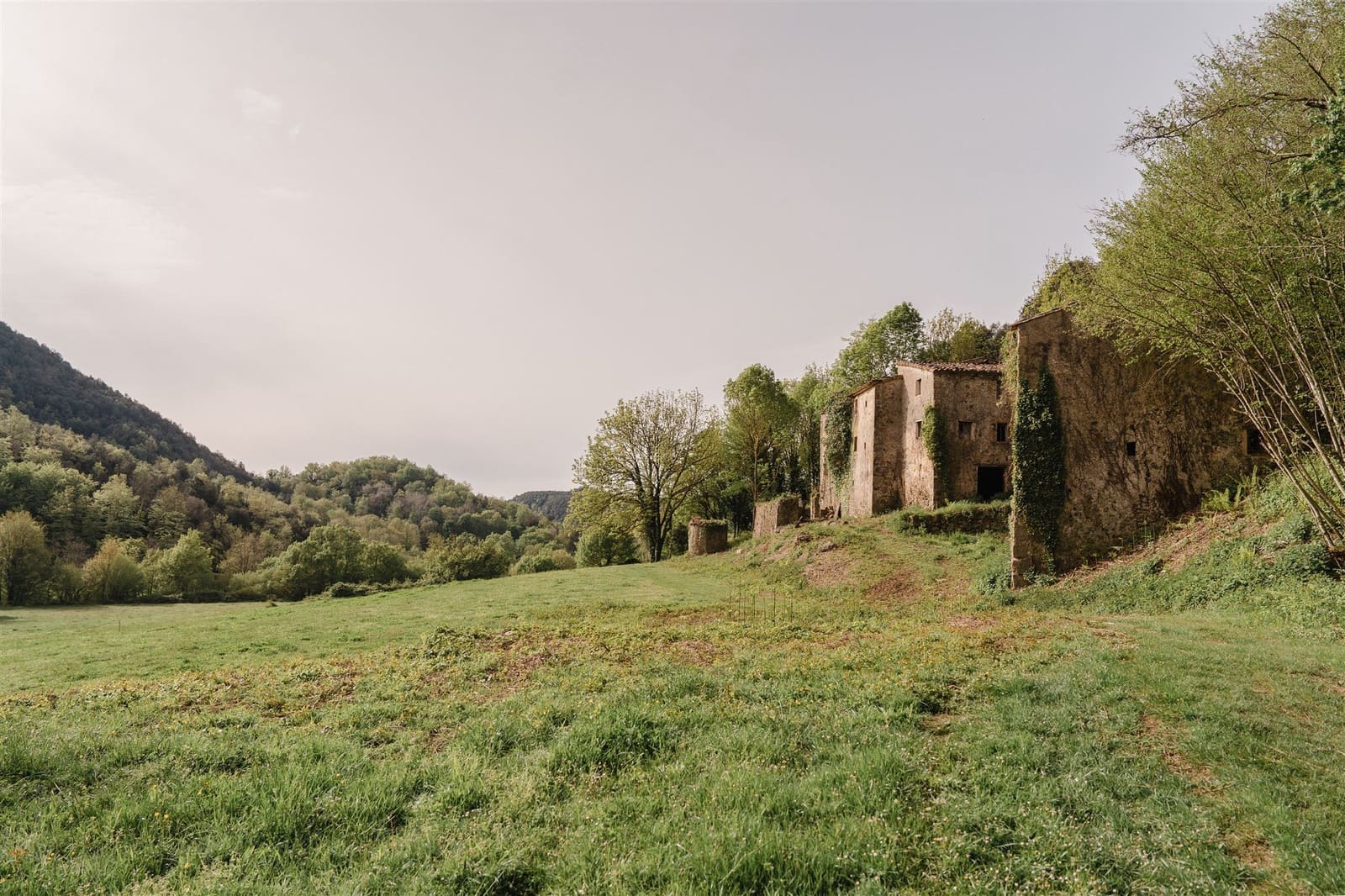 Ruin til salg i Sant Aniol de Finestres - € 975.000 (Ref: 8997319)