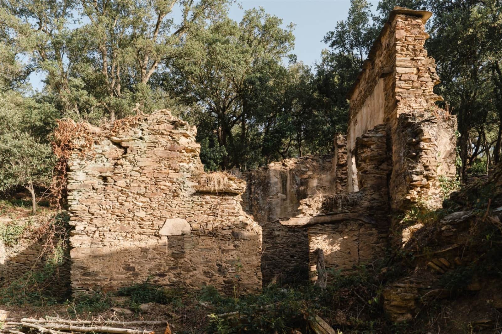 Ruin til salg i Cruilles Monells i Sant Sadurni de I'Heura - € 220.000 (Ref: 9112668)