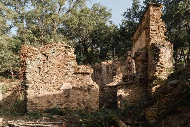 Ruin for sale in Cruïlles Monells i Sant Sadurní de I'Heura - € 220,000 (Ref: 9112668)