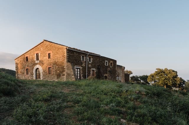 10 soveværelse Finca/Landehus til salg i Cruïlles Monells i Sant Sadurní de I'Heura - € 765.000 (Ref: 9257653)