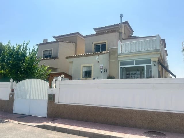3 bedroom Villa for sale in Algorfa with pool - € 296,000 (Ref: 10024618)