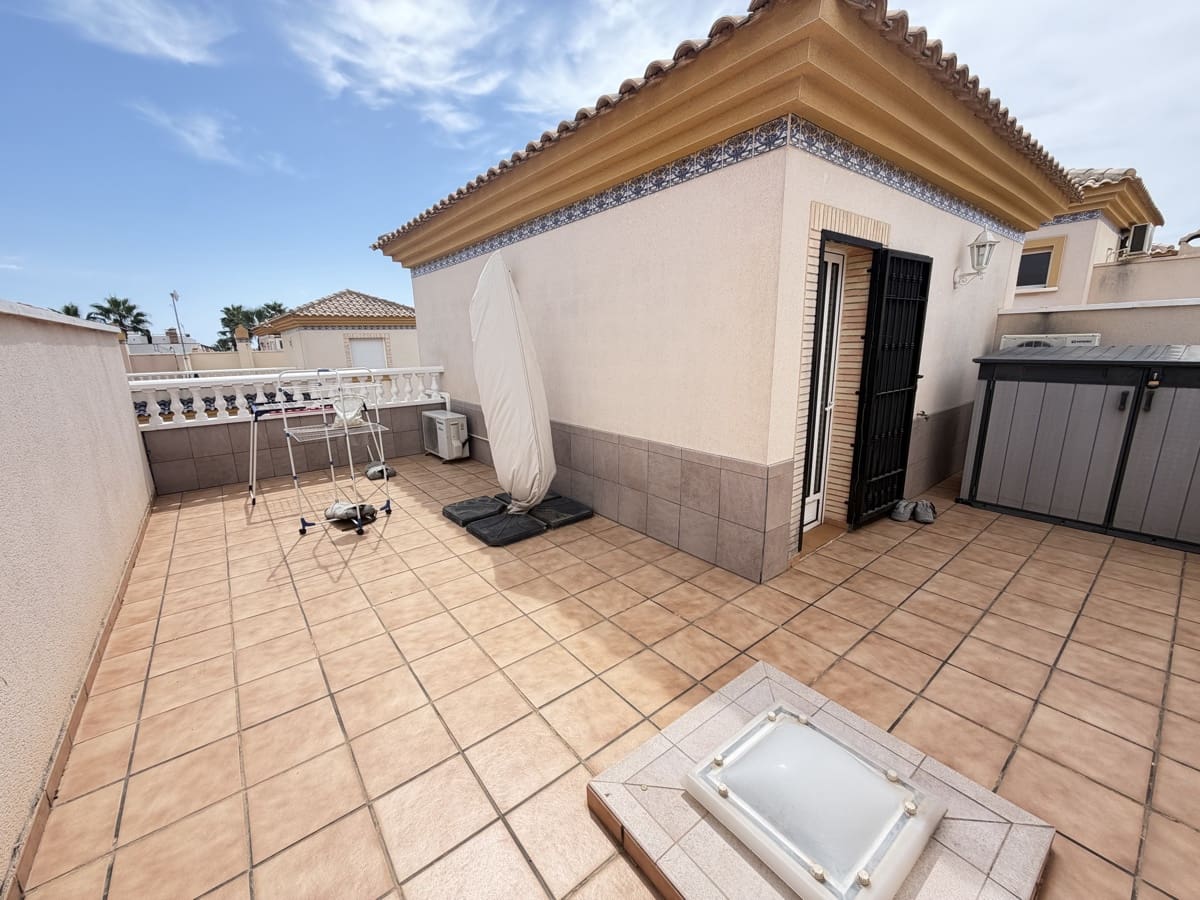 Pareado de 3 habitaciones en Villamartin en venta con piscina - 225.000 € (Ref: 10073080)