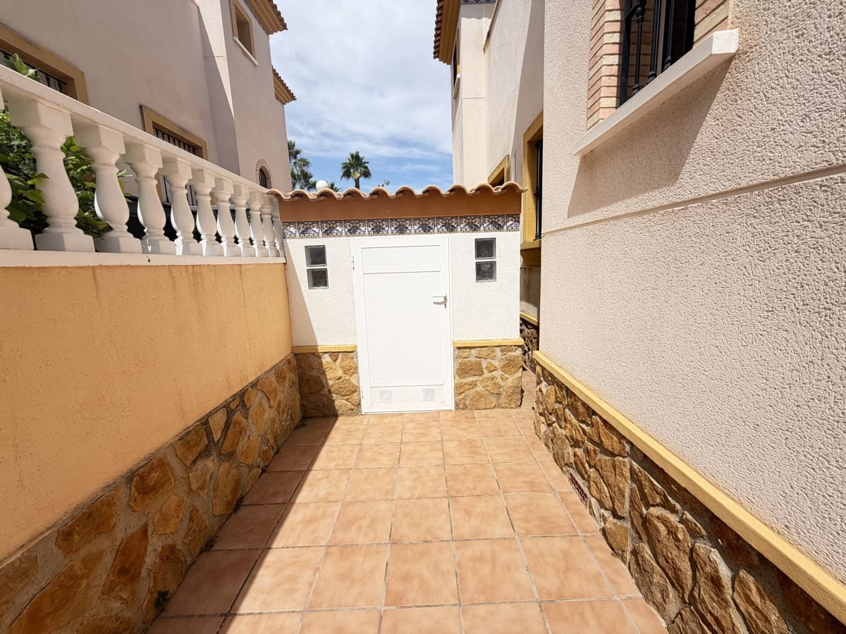 Pareado de 3 habitaciones en Villamartin en venta con piscina - 225.000 € (Ref: 10073080)