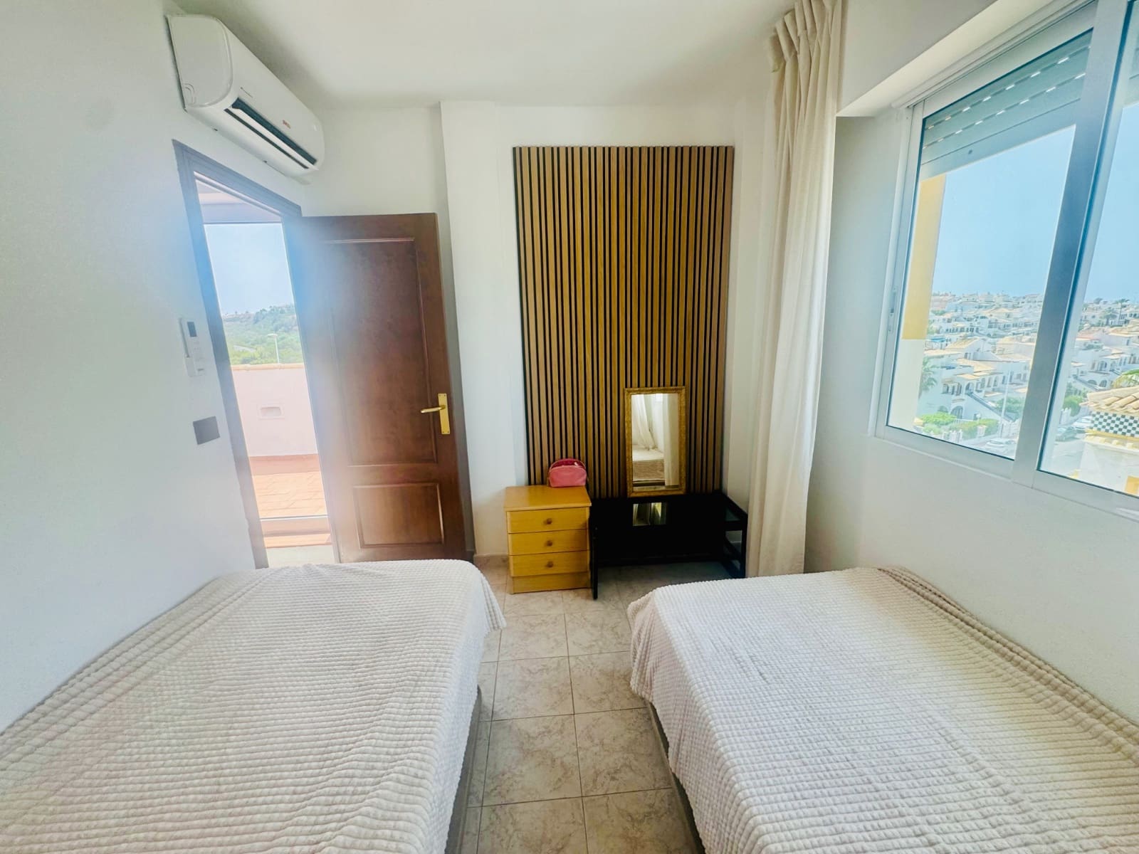 Apartamento de 3 habitaciones en Torrevieja en venta con piscina - 269.000 € (Ref: 9883409)