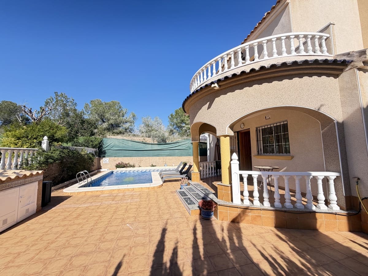 3 soveværelse Villa til salg i Villamartin med swimmingpool - € 375.000 (Ref: 9883413)