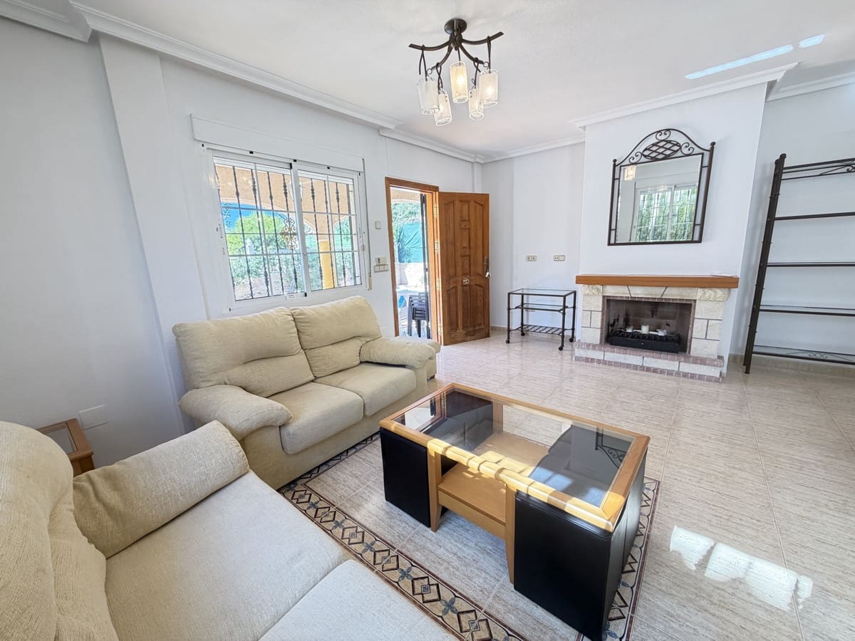 3 soveværelse Villa til salg i Villamartin med swimmingpool - € 375.000 (Ref: 9883413)