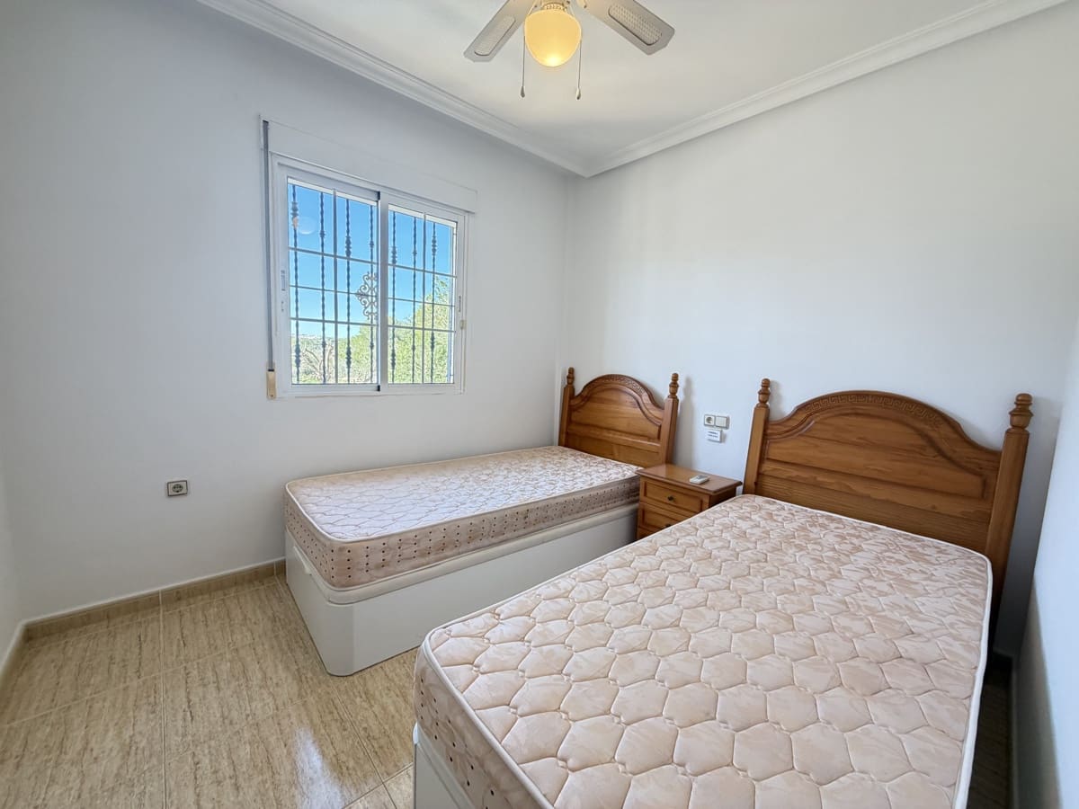 3 soveværelse Villa til salg i Villamartin med swimmingpool - € 375.000 (Ref: 9883413)