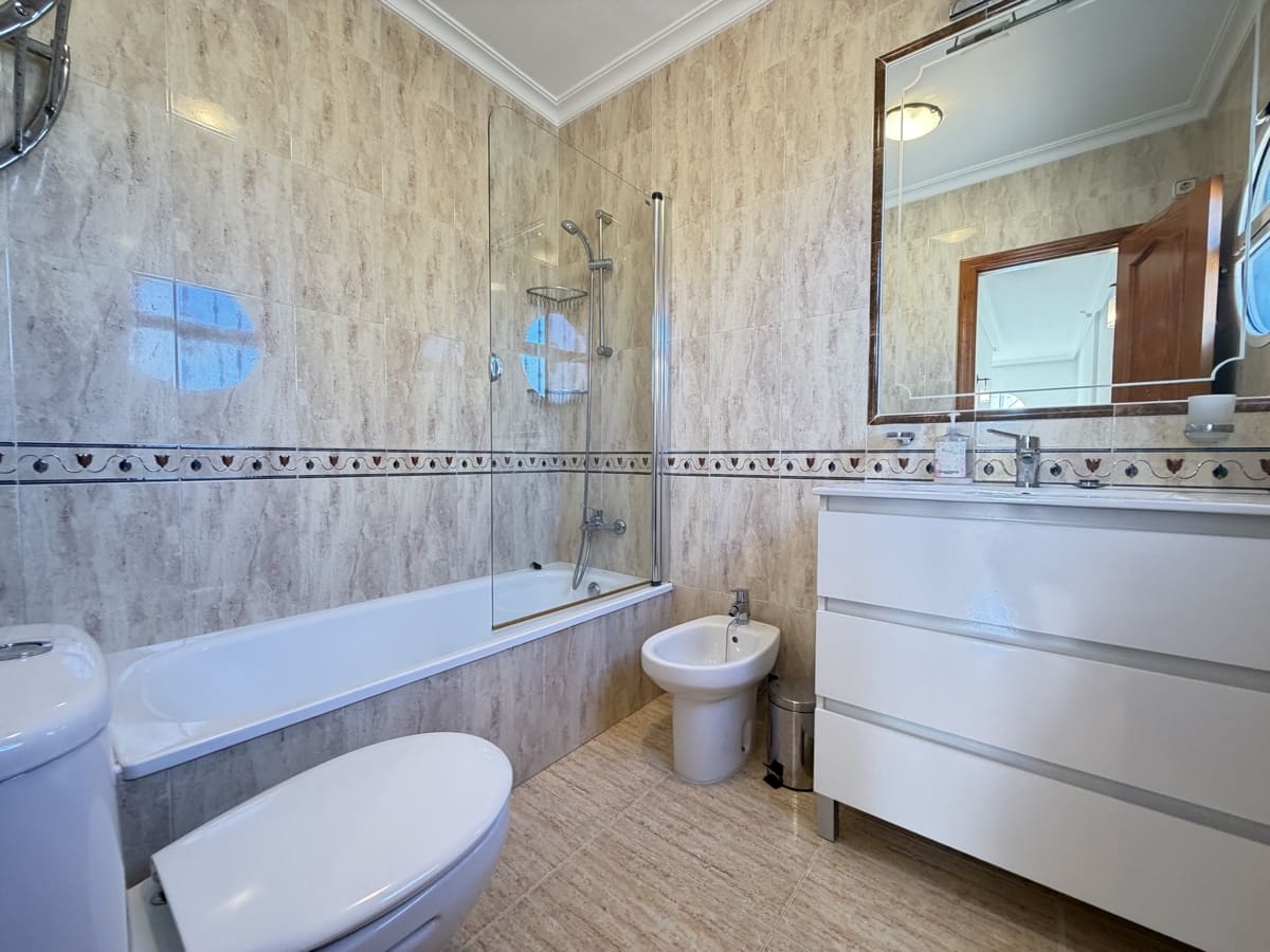 3 soveværelse Villa til salg i Villamartin med swimmingpool - € 375.000 (Ref: 9883413)