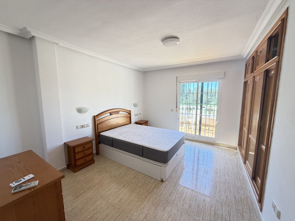 3 soveværelse Villa til salg i Villamartin med swimmingpool - € 375.000 (Ref: 9883413)