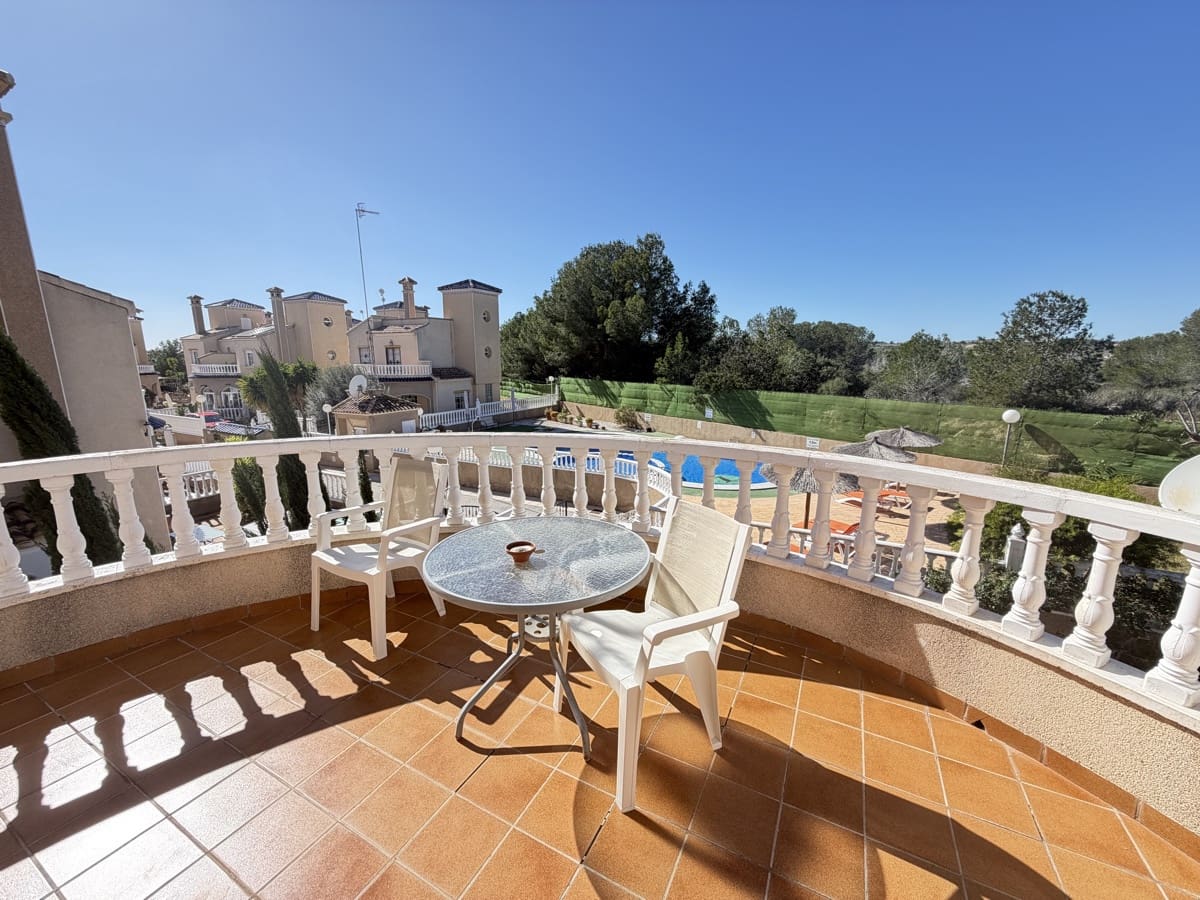 3 soveværelse Villa til salg i Villamartin med swimmingpool - € 375.000 (Ref: 9883413)