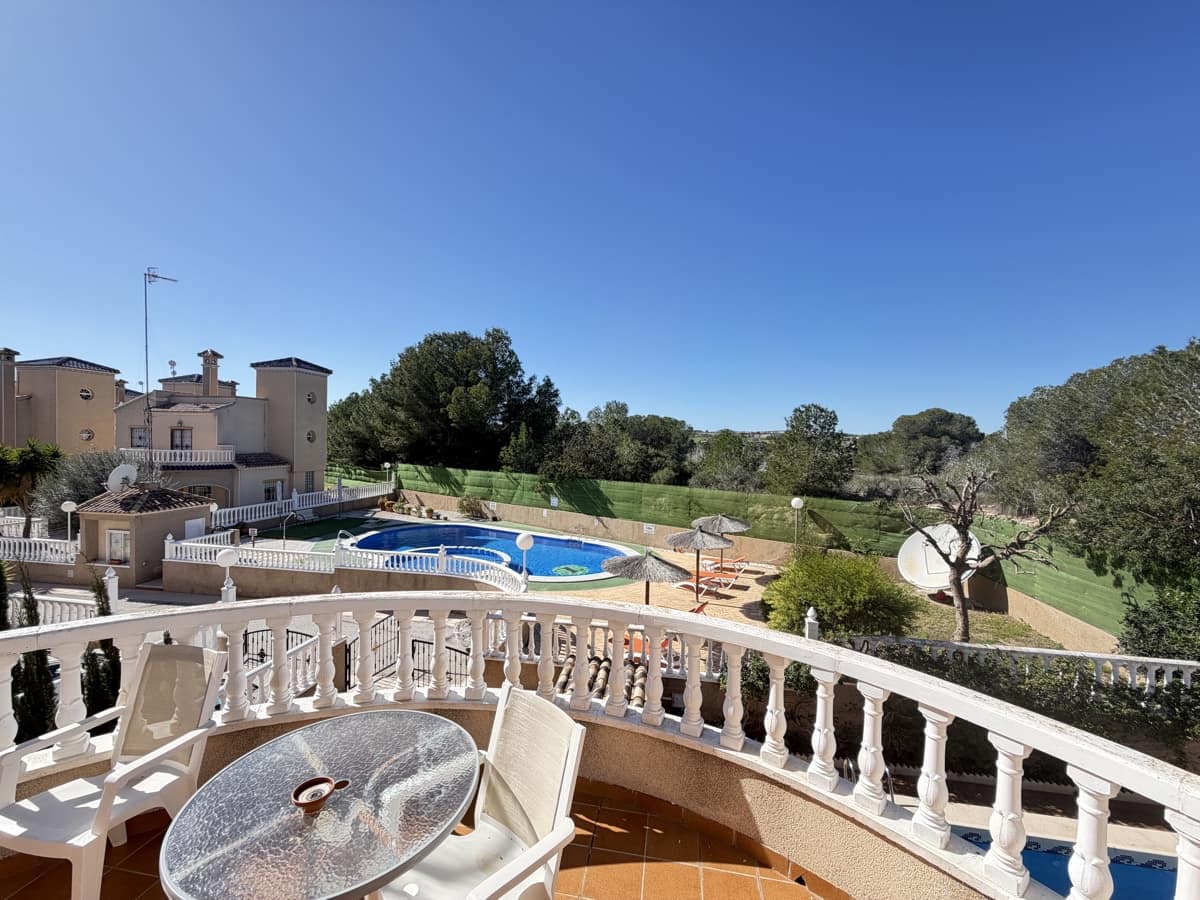 3 soveværelse Villa til salg i Villamartin med swimmingpool - € 375.000 (Ref: 9883413)