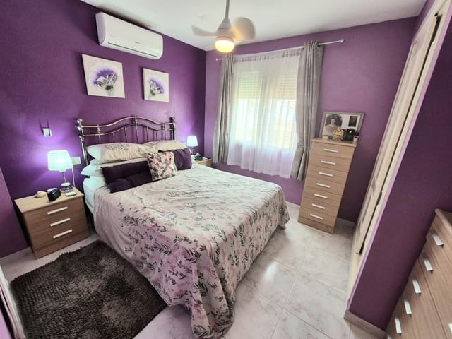 Apartamento de 2 habitaciones en La Siesta, Torrevieja en venta con piscina garaje - 137.500 € (Ref: 9883426)