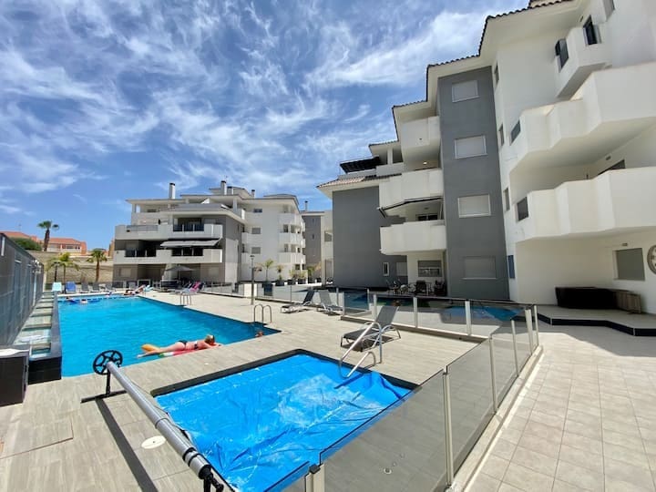 2 soveværelse Lejlighed til salg i Villamartin med swimmingpool garage - € 189.950 (Ref: 9883434)