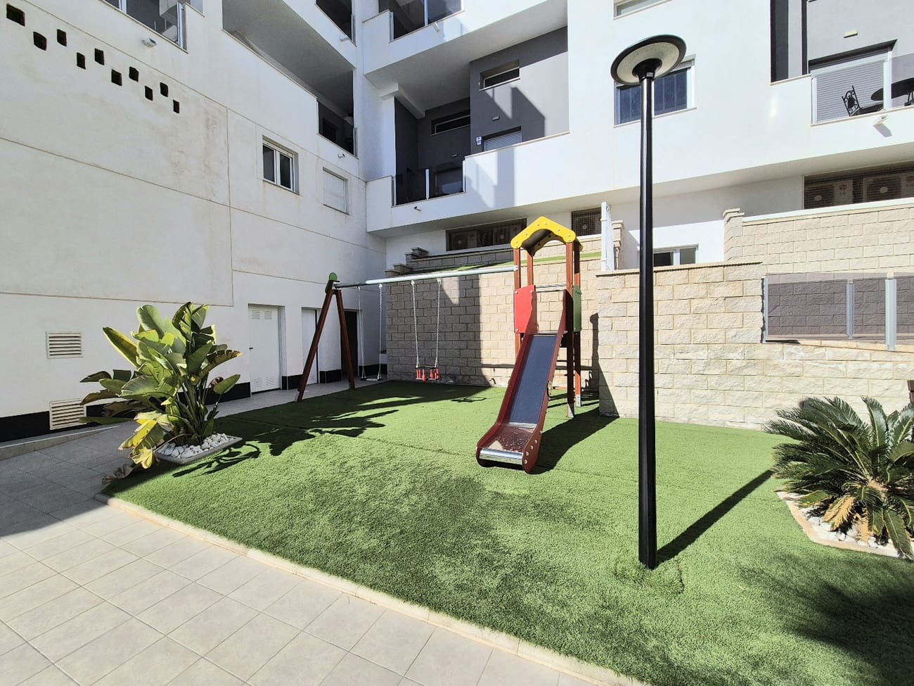 2 soveværelse Lejlighed til salg i Villamartin med swimmingpool garage - € 189.950 (Ref: 9883434)