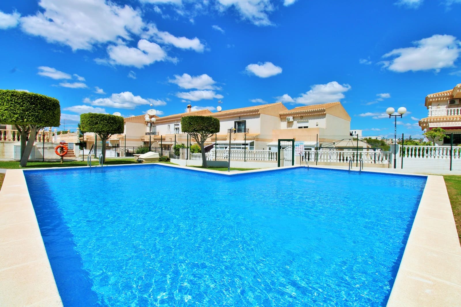 3 bedroom Townhouse for sale in Playa Flamenca with pool - € 249,950 (Ref: 9883450)