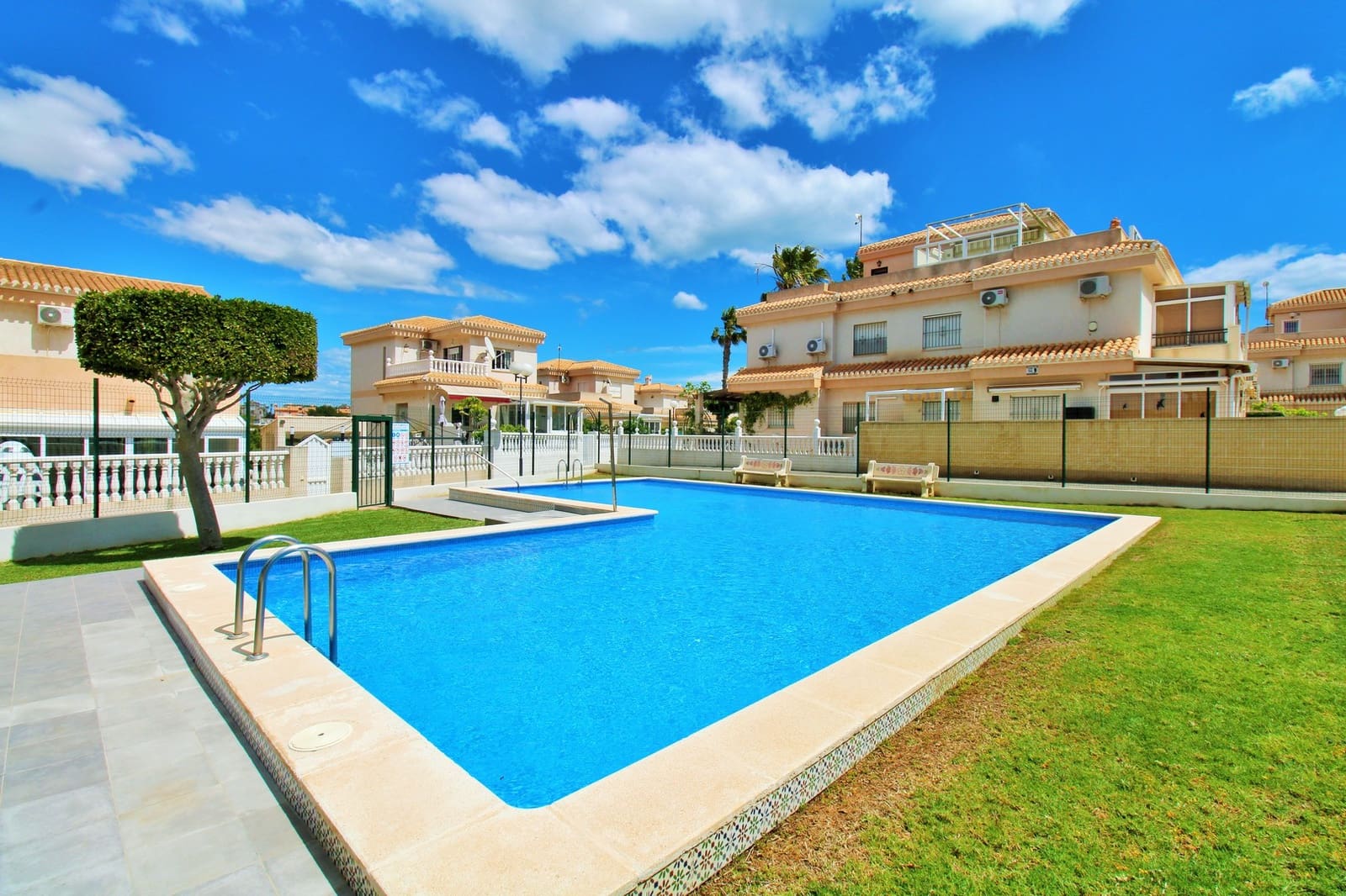 3 bedroom Townhouse for sale in Playa Flamenca with pool - € 249,950 (Ref: 9883450)
