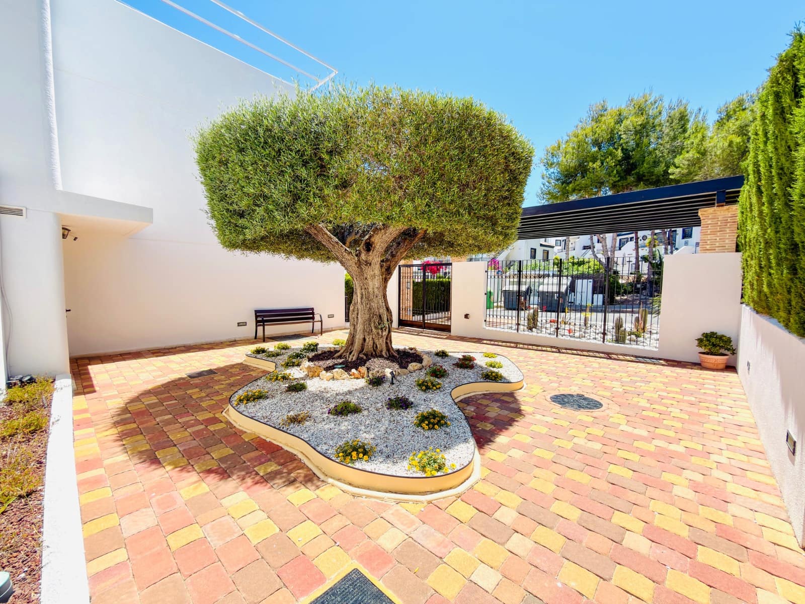 Apartamento de 2 habitaciones en Orihuela Costa en venta con piscina garaje - 235.000 € (Ref: 9909469)