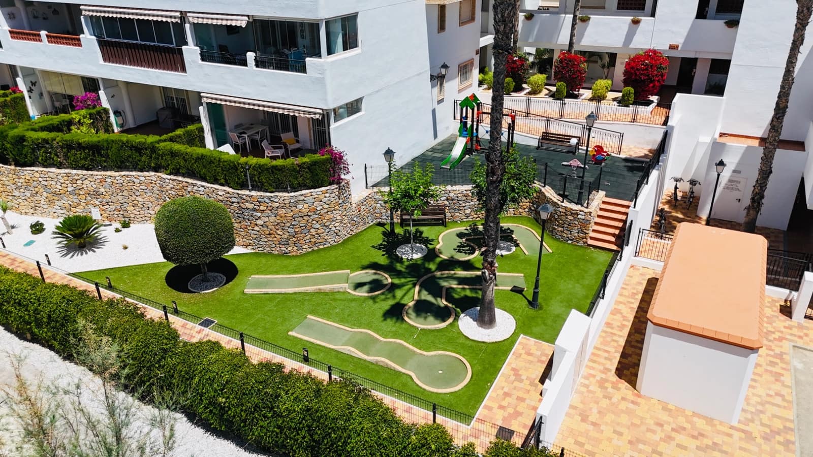 Apartamento de 2 habitaciones en Orihuela Costa en venta con piscina garaje - 235.000 € (Ref: 9909469)