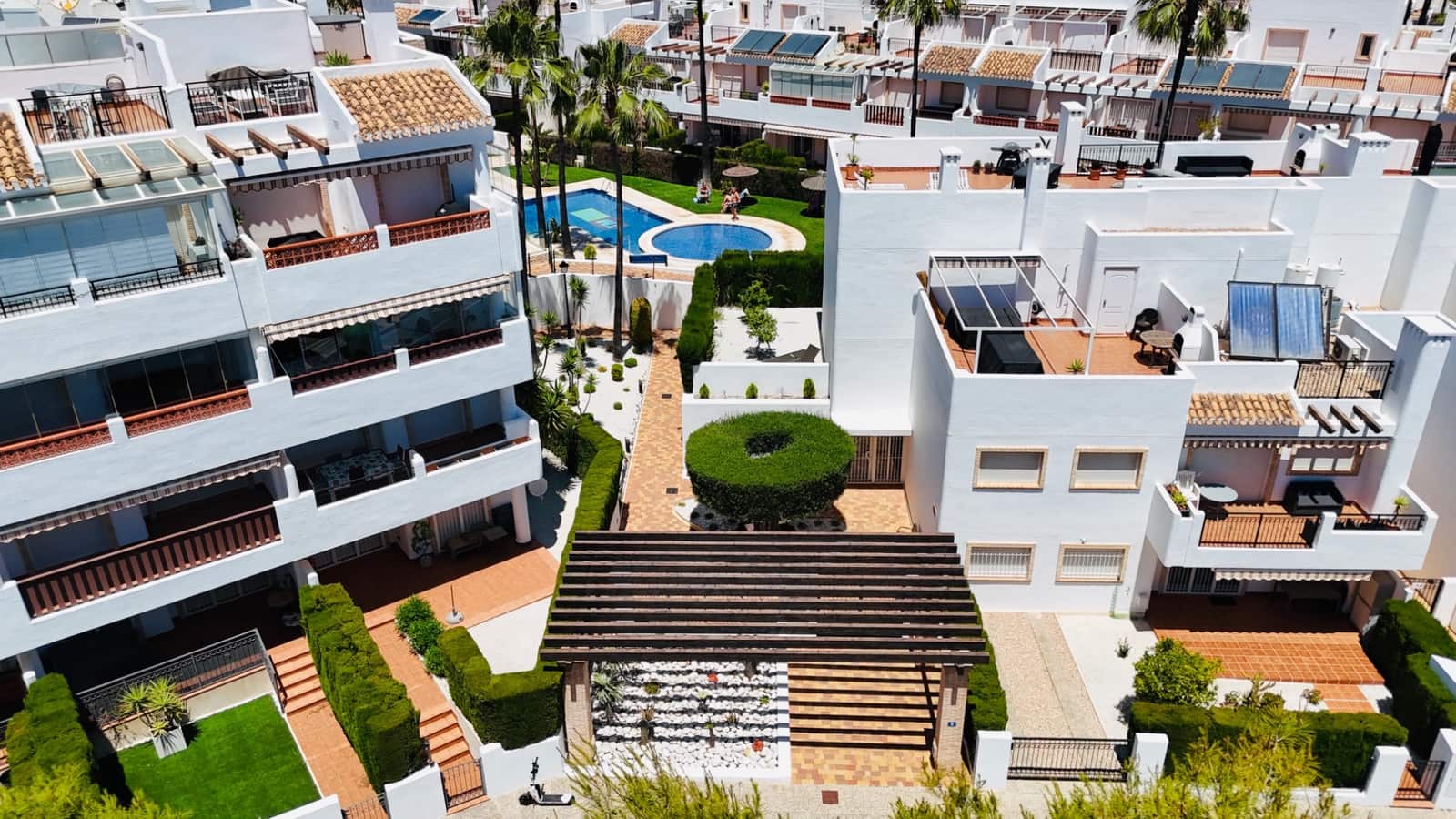 Apartamento de 2 habitaciones en Orihuela Costa en venta con piscina garaje - 235.000 € (Ref: 9909469)