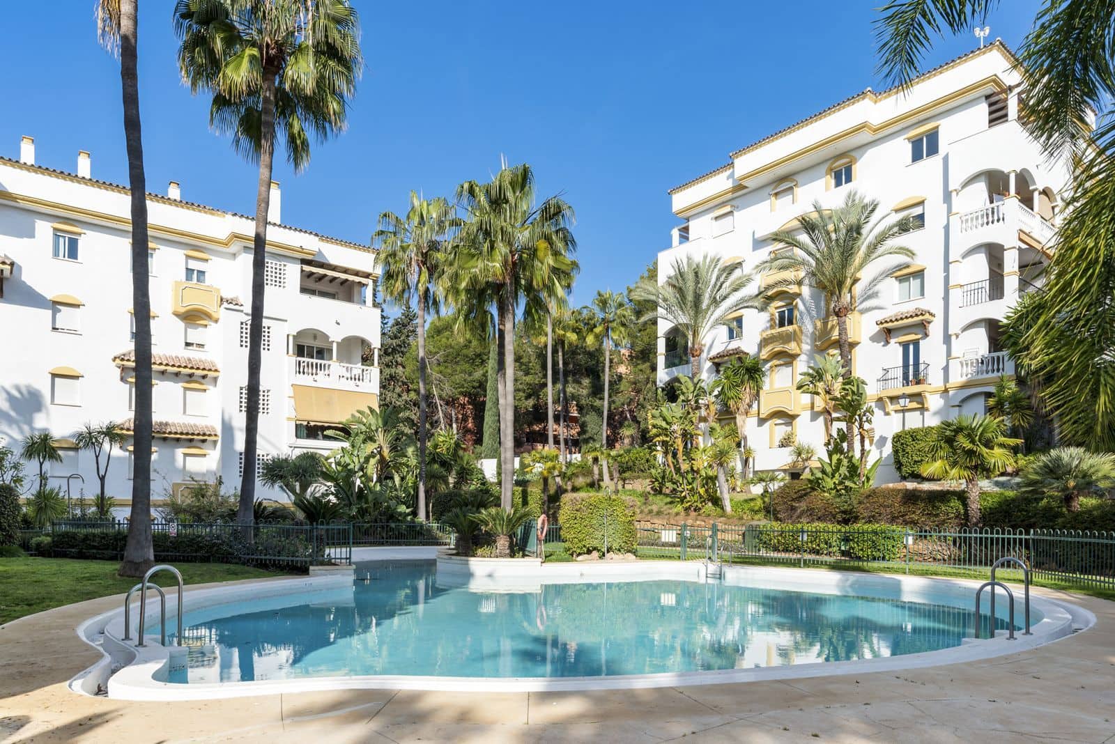 2 soveværelse Lejlighed til salg i Marbella med swimmingpool - € 499.000 (Ref: 8837719)