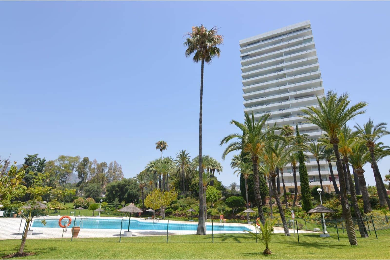 3 soveværelse Lejlighed til salg i Marbella med swimmingpool - € 949.000 (Ref: 8842482)