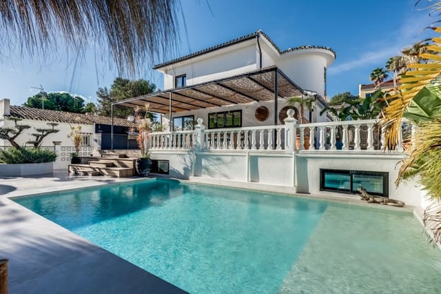 5 soveværelse Villa til salg i Puerto Banus, Marbella med swimmingpool - € 1.895.000 (Ref: 8850659)