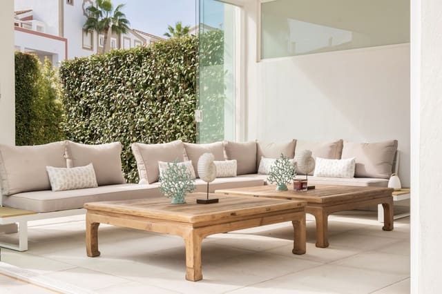 2 bedroom Apartment for sale in El Paraiso, Estepona with pool - € 570,000 (Ref: 8852293)