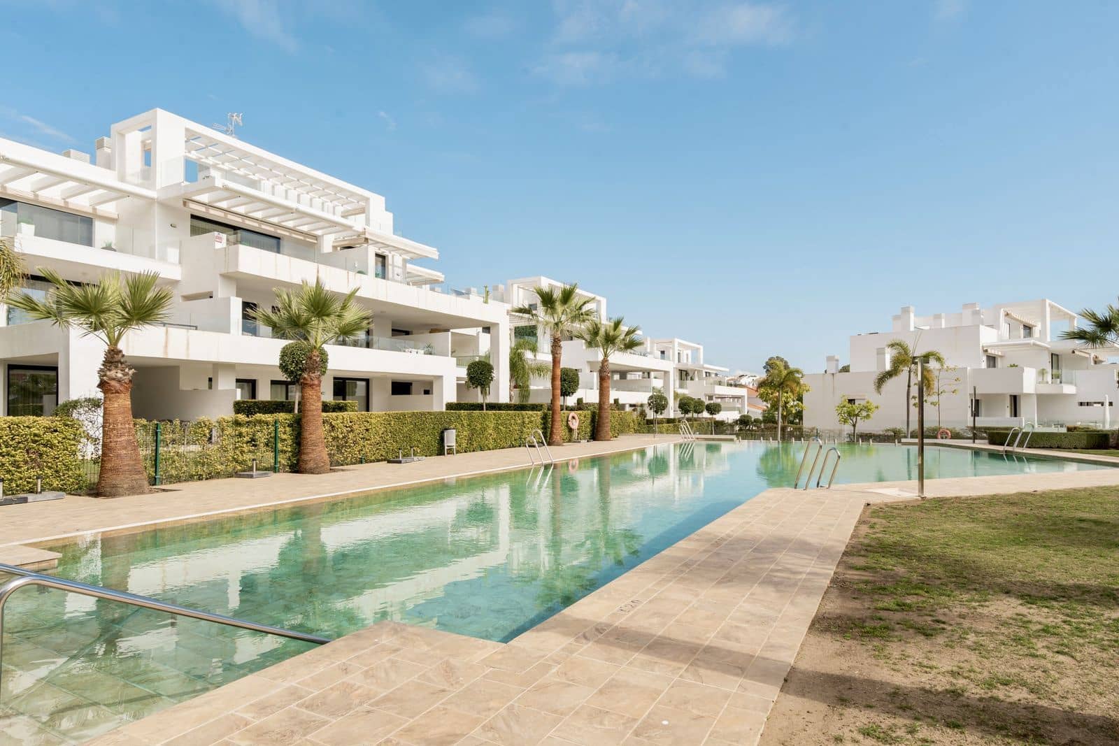 2 soverom Leilighet til salgs i El Paraiso med svømmebasseng - € 570 000 (Ref: 8852293)