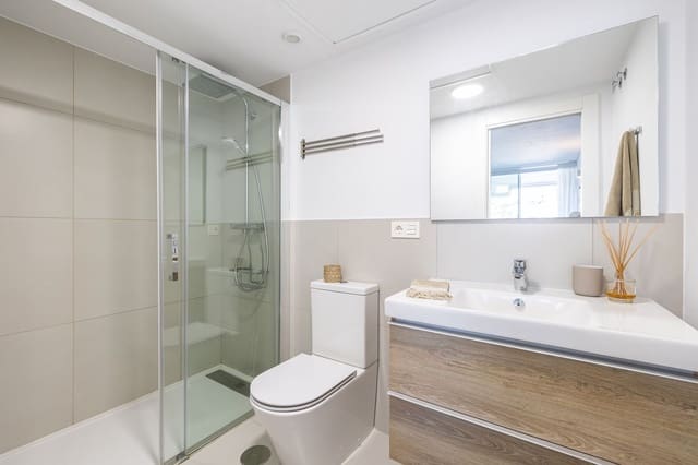 2 makuuhuone Huoneisto myytävänä paikassa Benalmadena Costa, Benalmádena mukana uima-altaan - 565 000 € (Ref: 8861654)