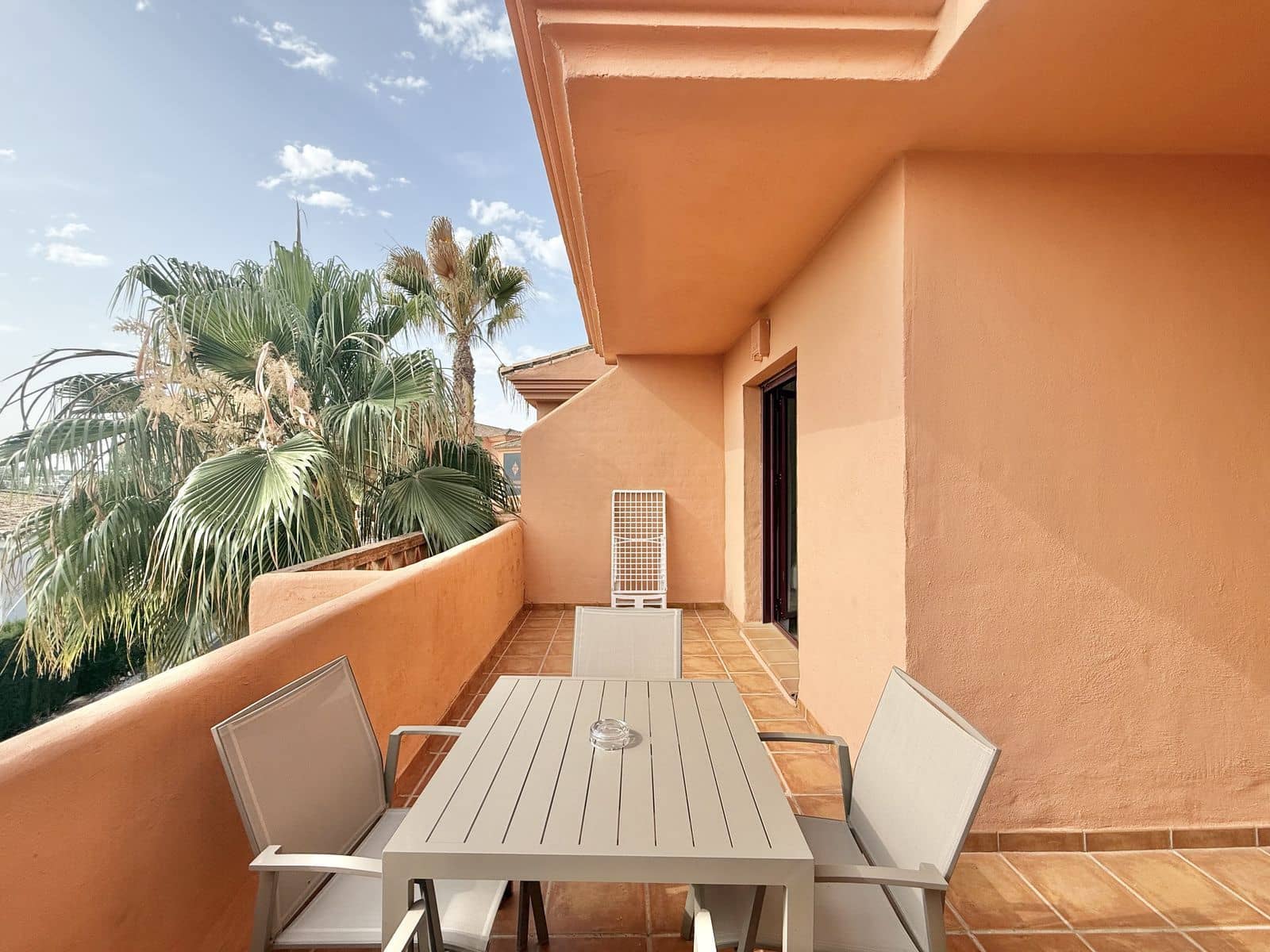 1 quarto Apartamento para venda em Benahavis com piscina - 275 000 € (Ref: 8865804)