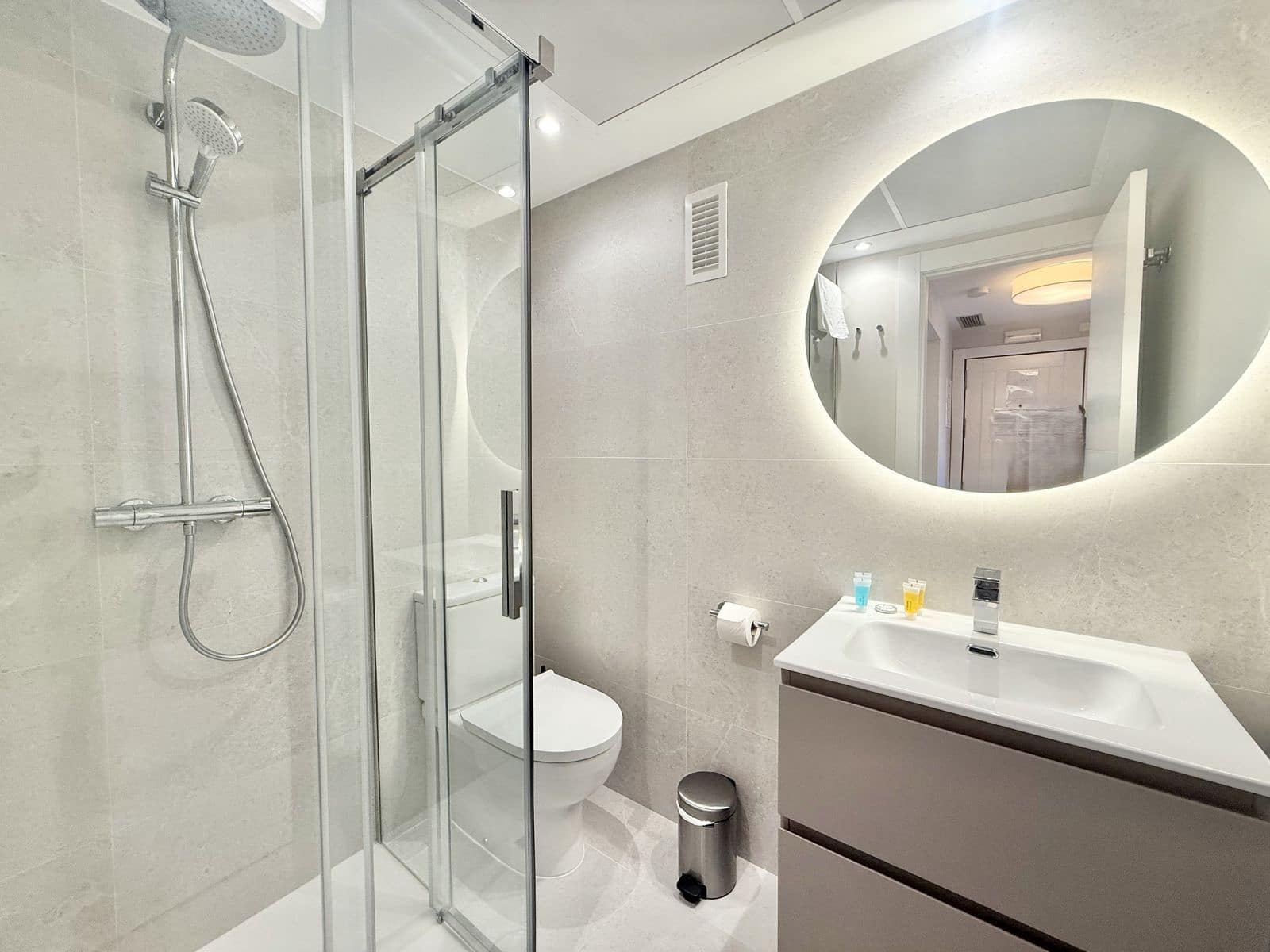 2 slaapkamer Appartement te koop in Benahavis met zwembad - € 359.000 (Ref: 9016405)