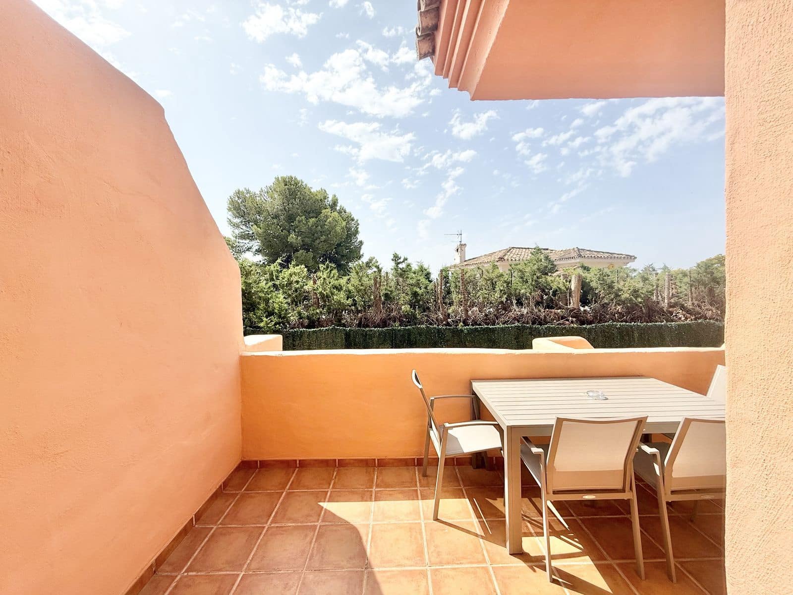 2 slaapkamer Appartement te koop in Benahavis met zwembad - € 359.000 (Ref: 9016405)