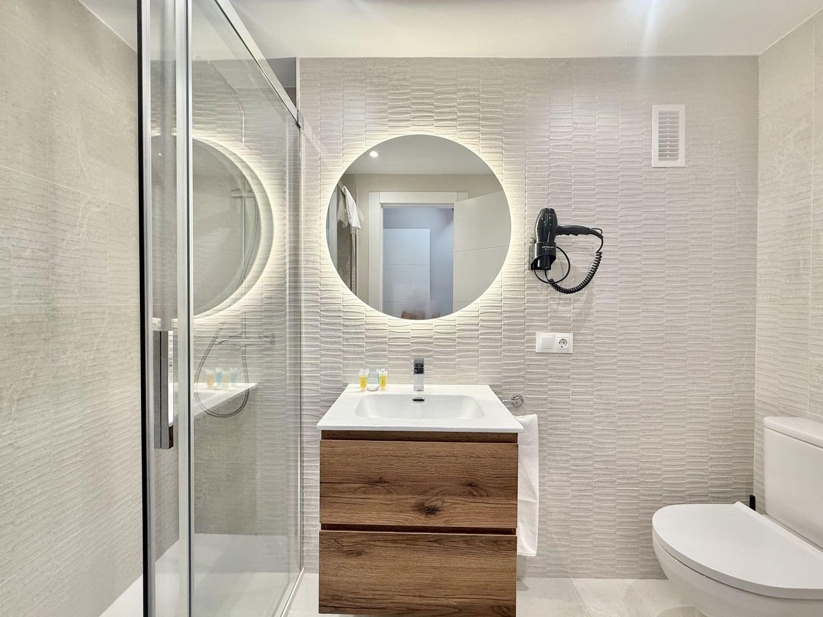 2 slaapkamer Appartement te koop in Benahavis met zwembad - € 359.000 (Ref: 9016405)