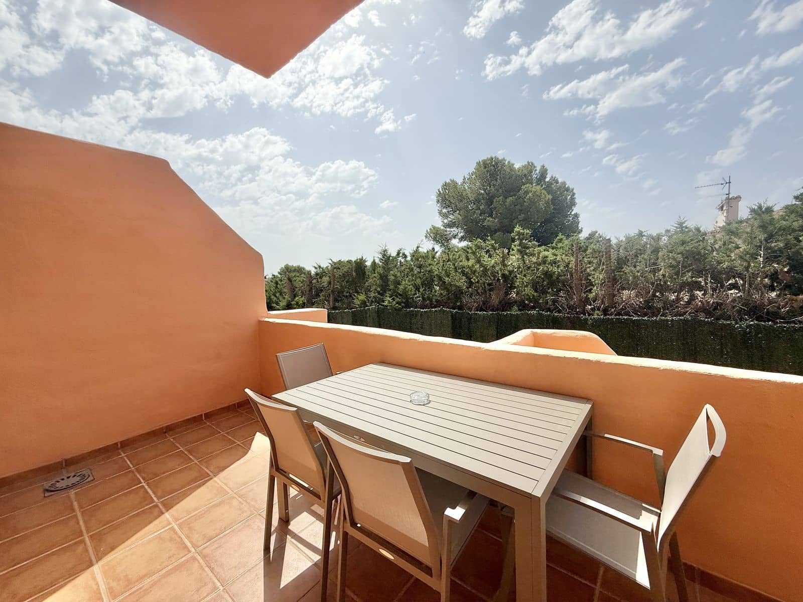 2 slaapkamer Appartement te koop in Benahavis met zwembad - € 359.000 (Ref: 9016405)