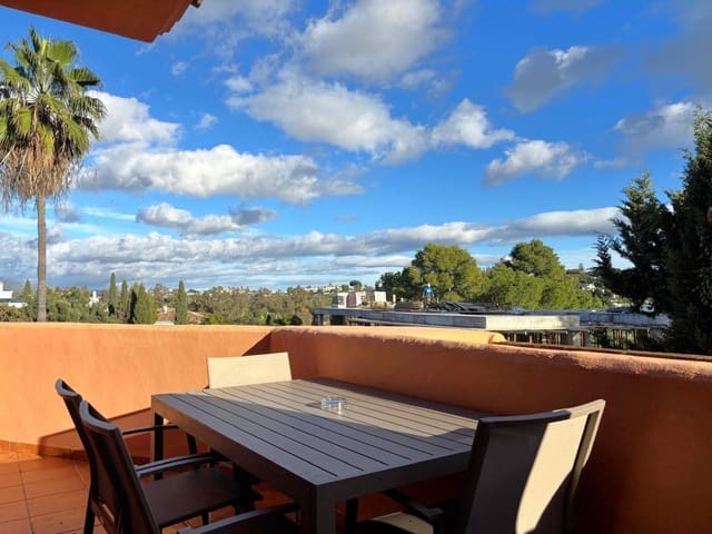 2 bedroom Apartment for sale in El Paraíso, Benahavís with pool - € 320,000 (Ref: 9077109)