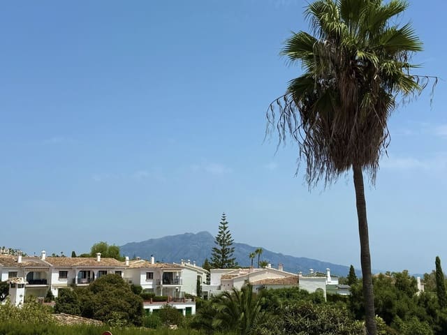 2 bedroom Apartment for sale in El Paraíso, Benahavís with pool - € 320,000 (Ref: 9077109)