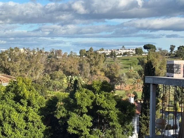 2 bedroom Apartment for sale in El Paraíso, Benahavís with pool - € 320,000 (Ref: 9077109)