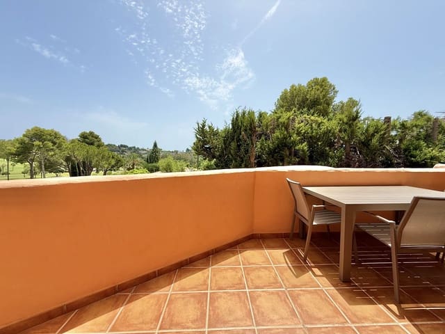 2 bedroom Apartment for sale in El Paraíso, Benahavís with pool - € 320,000 (Ref: 9077109)