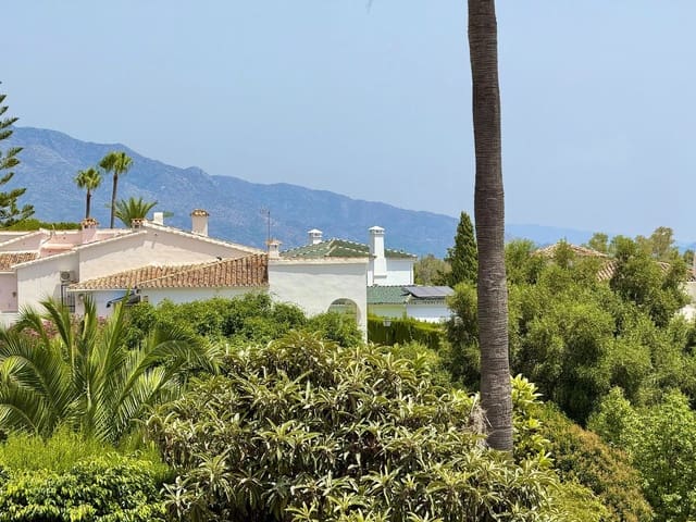 2 bedroom Apartment for sale in El Paraíso, Benahavís with pool - € 320,000 (Ref: 9077109)