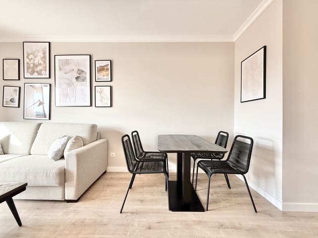 Apartamento de 2 habitaciones en El Paraíso, Benahavís en venta con piscina - 357.000 € (Ref: 9097617)