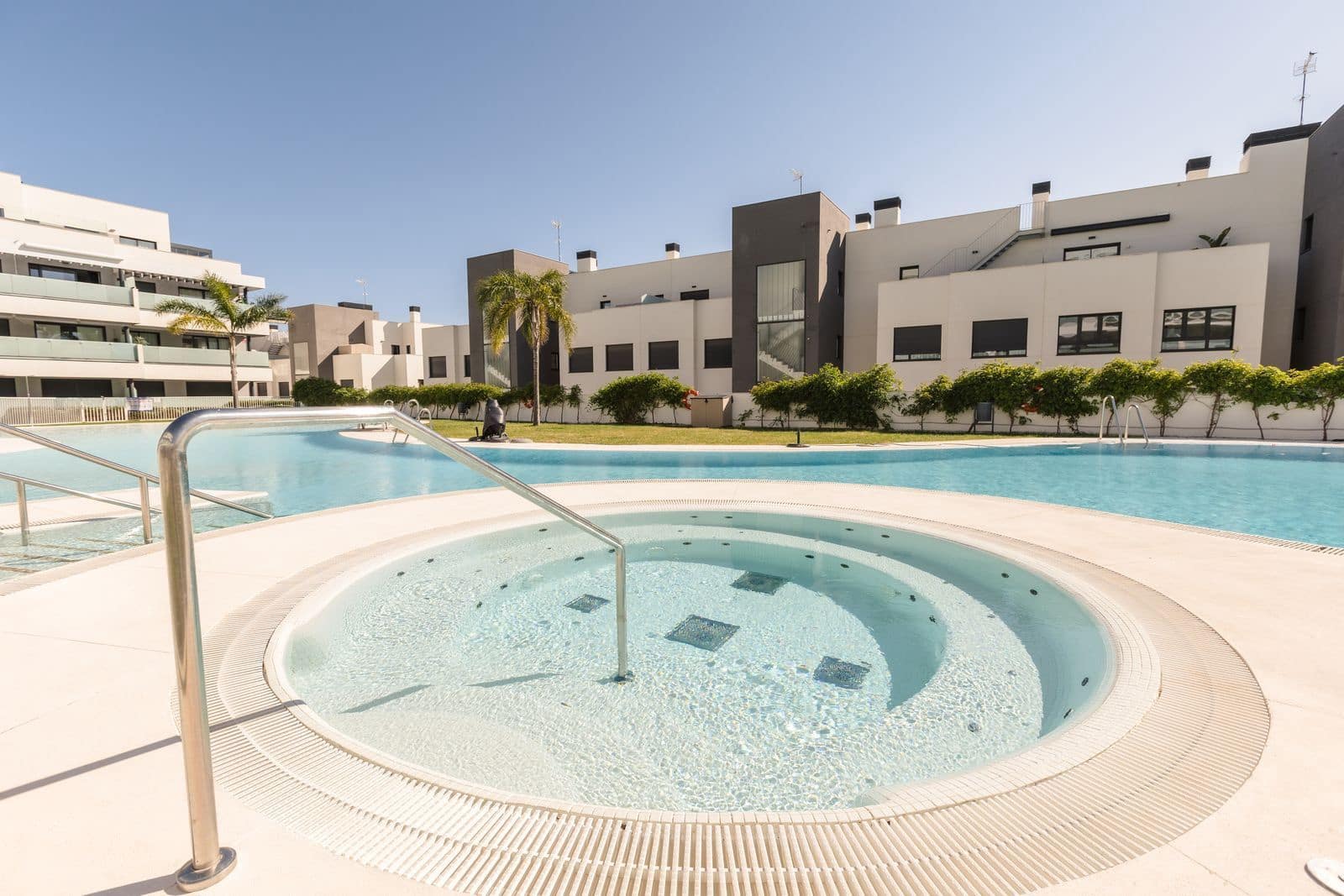 3 soveværelse Lejlighed til salg i La Cala de Mijas med swimmingpool - € 669.000 (Ref: 9105366)