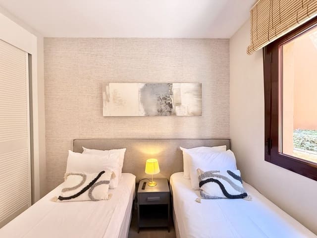 Apartamento de 2 habitaciones en El Paraíso, Benahavís en venta con piscina - 299.000 € (Ref: 9127445)