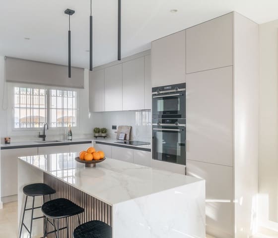 Casa de 2 habitaciones en Puerto Banus, Marbella en venta con piscina - 765.000 € (Ref: 9187679)