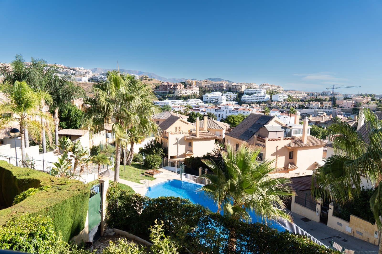 3 soverom Kjedet enebolig til salgs i Riviera del Sol med svømmebasseng - € 490 000 (Ref: 9192827)