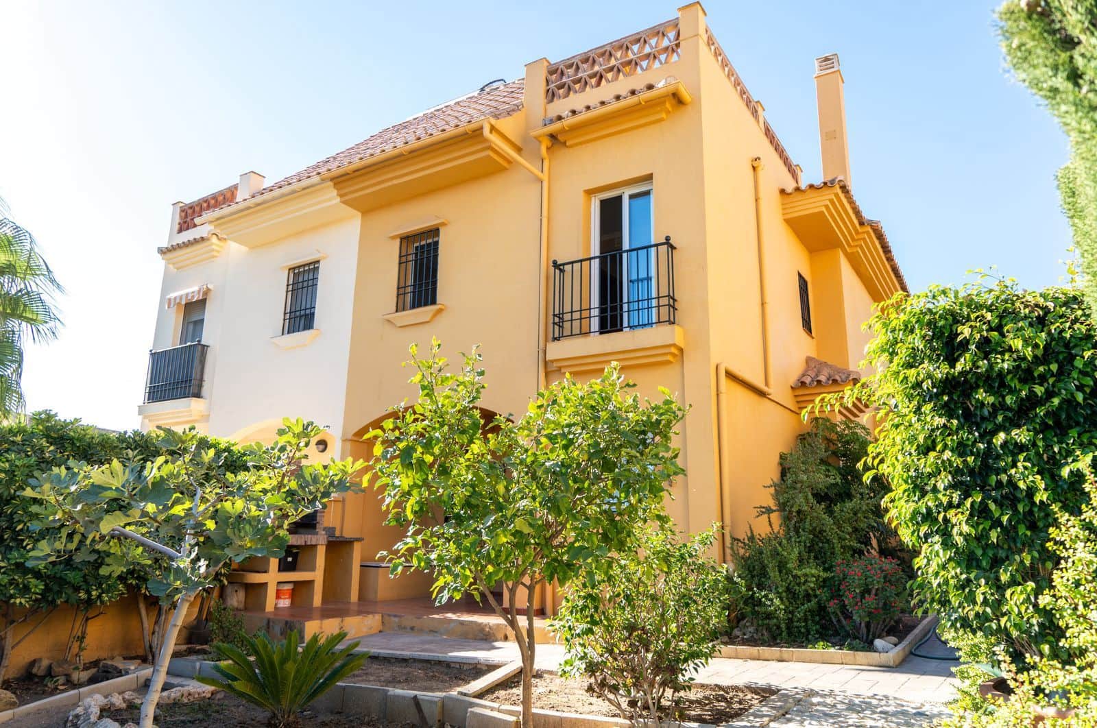 3 soverom Kjedet enebolig til salgs i Riviera del Sol med svømmebasseng - € 490 000 (Ref: 9192827)