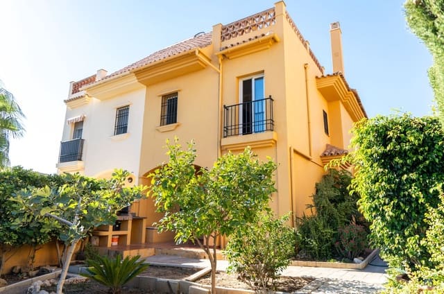 3 sovrum Semi-fristående Villa till salu i Riviera del Sol, Mijas med pool - 490 000 € (Ref: 9192827)